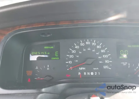 1998 Lincoln Town Car Signature из США, поврежденный, VIN 1LNFM82W4WY732328